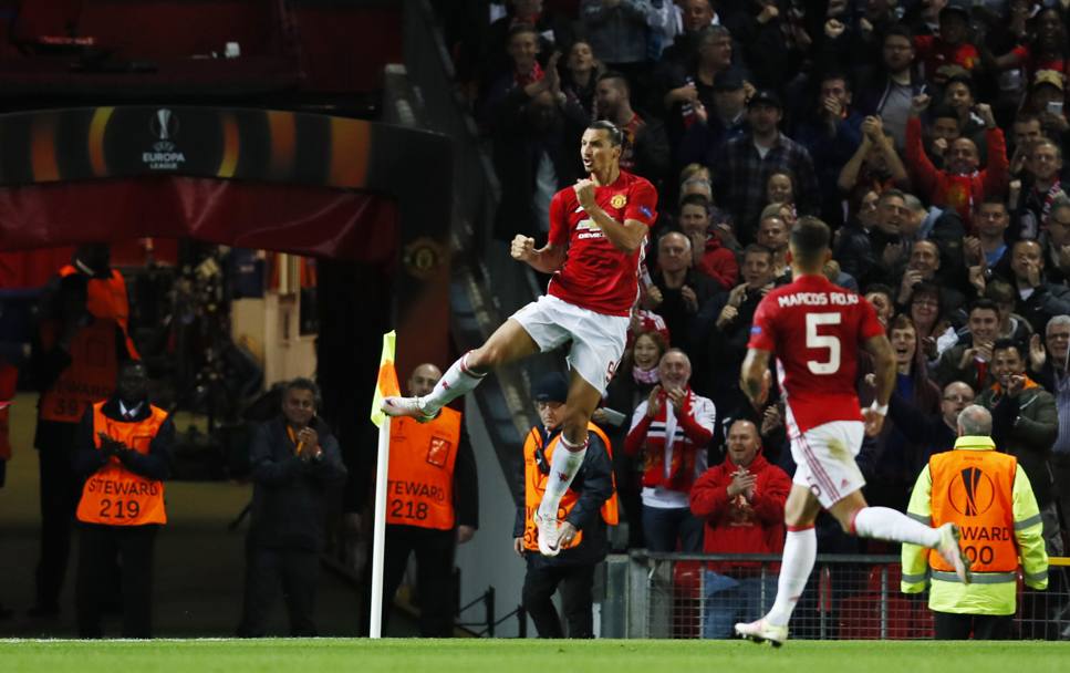Zlatan Ibrahimovic la sblocca per il Manchester United. Reuters